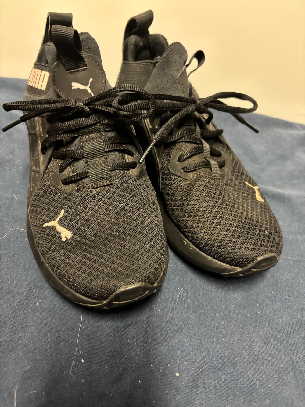 Women’s Size 8 Puma Black Athletic Sneakers